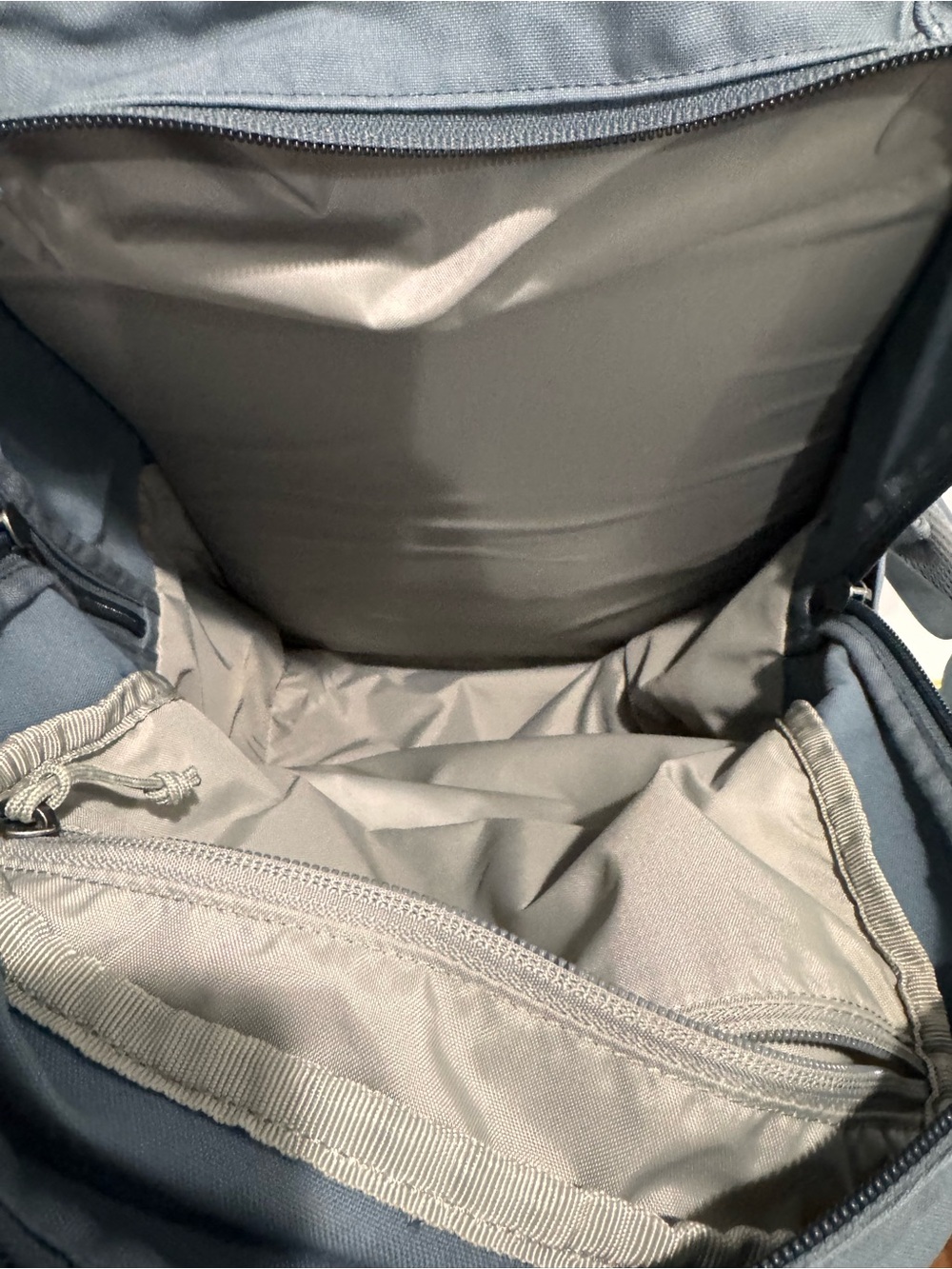 Fjallraven Raven 28 Backpack - Picture 4 of 9